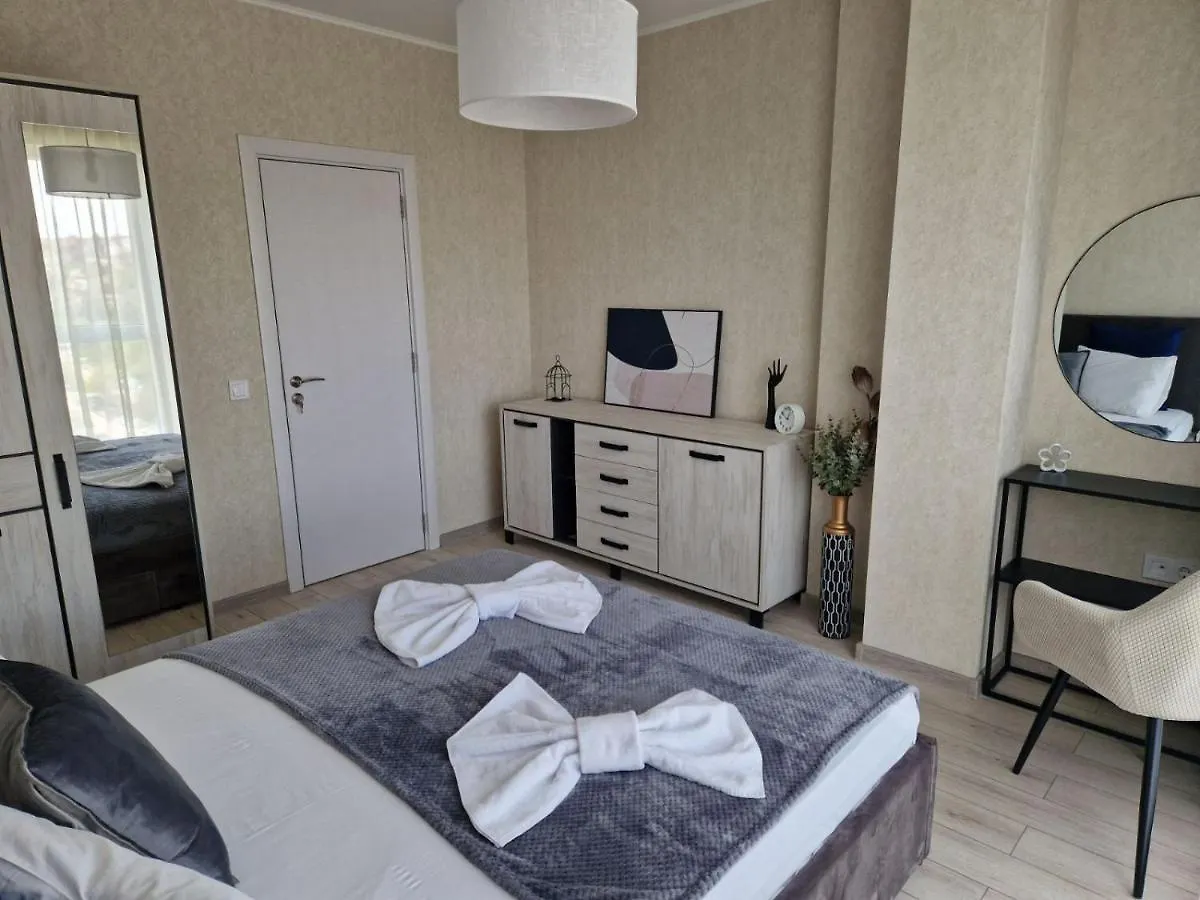 فارنا Papaya Apartments 0*,