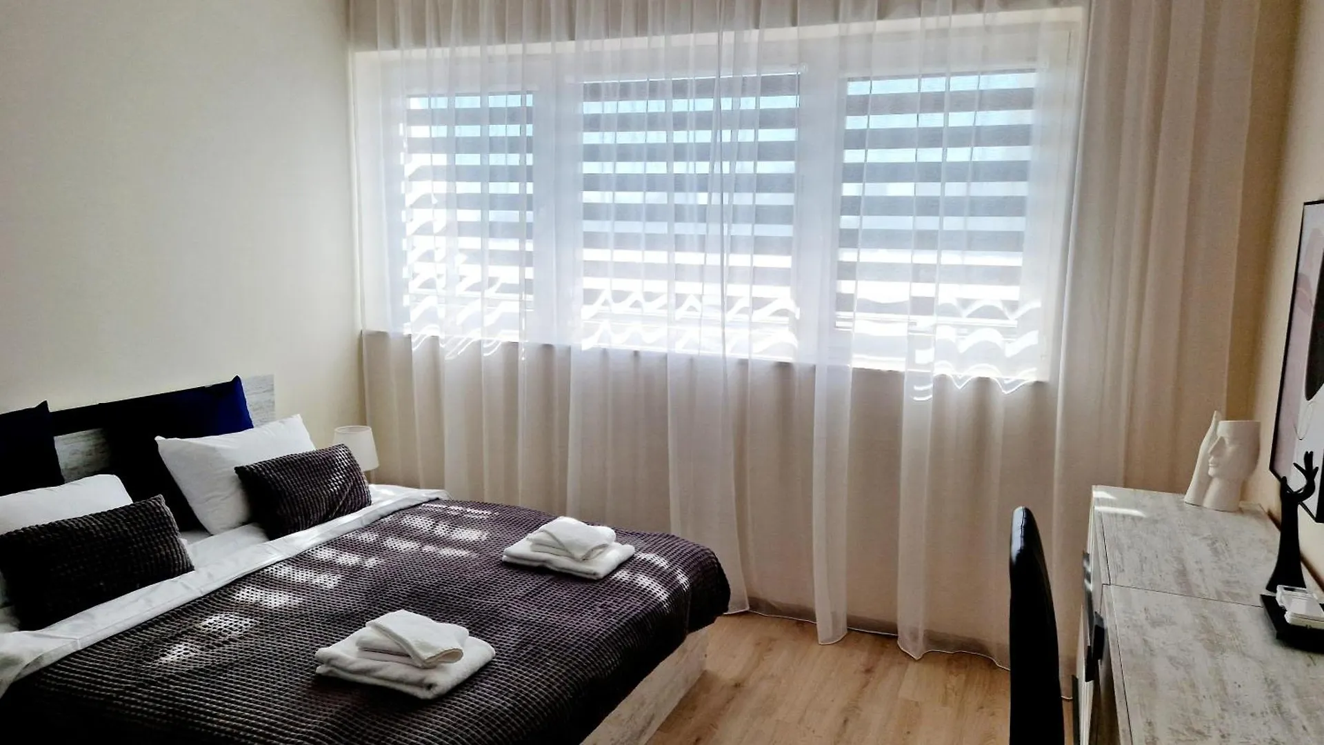 فارنا Papaya Apartments