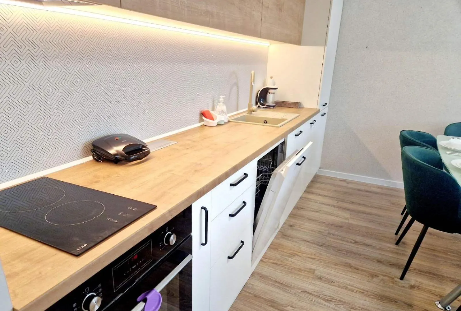 فارنا Papaya Apartments شقة فندقية