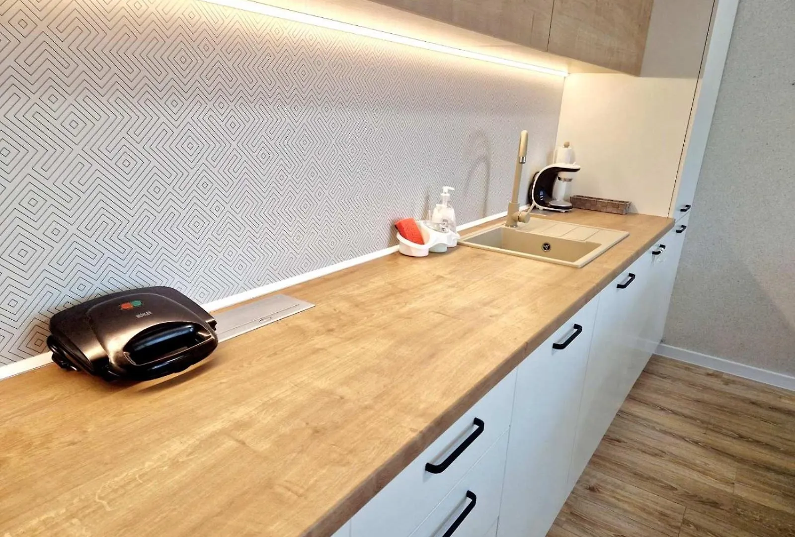 فارنا Papaya Apartments شقة فندقية